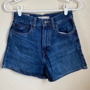 Levi High Loose Shorts
